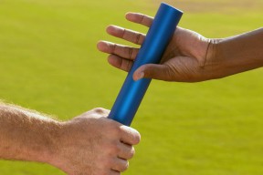 开云全站下载-跳水比赛荷兰男选手稳定发挥，荷兰选手摔倒